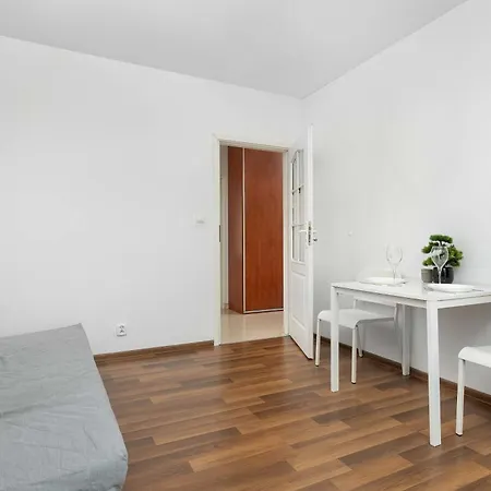 Funkcjonalny Apartament Z Balkonem Krakow Dworska 1B By Heyrent